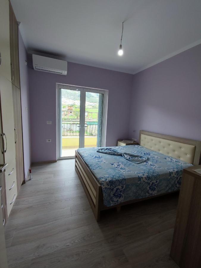 Cheerful 2 Bedroom Villa With Free Parking. ジロカストラ エクステリア 写真