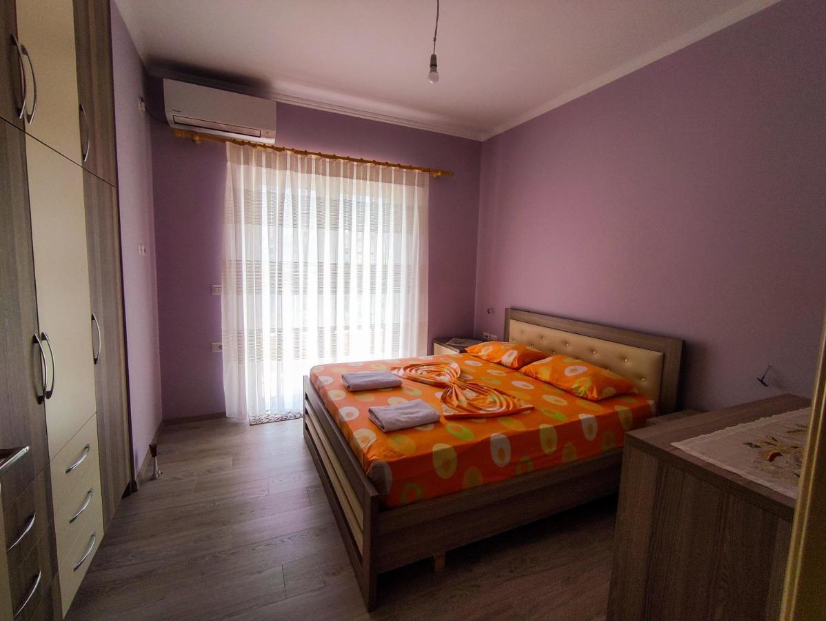 Cheerful 2 Bedroom Villa With Free Parking. ジロカストラ エクステリア 写真