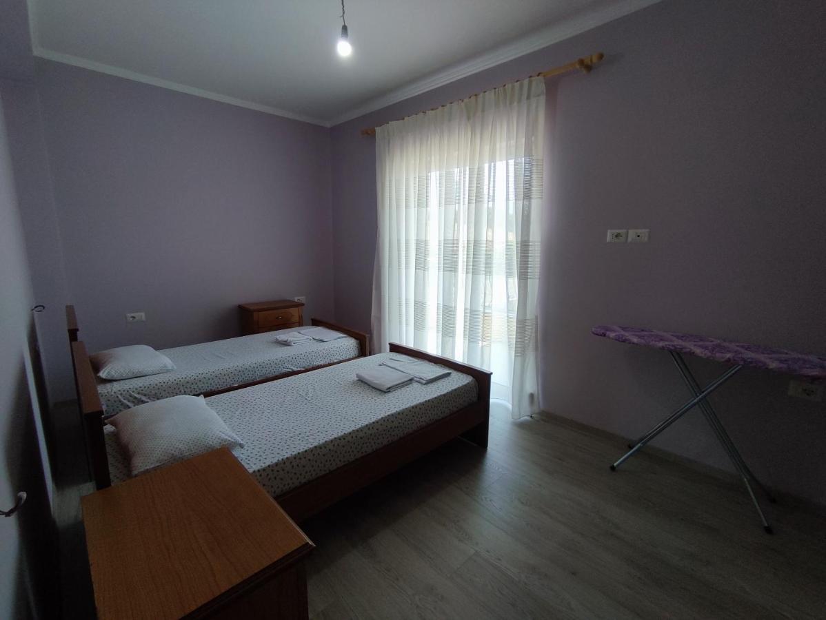 Cheerful 2 Bedroom Villa With Free Parking. ジロカストラ エクステリア 写真