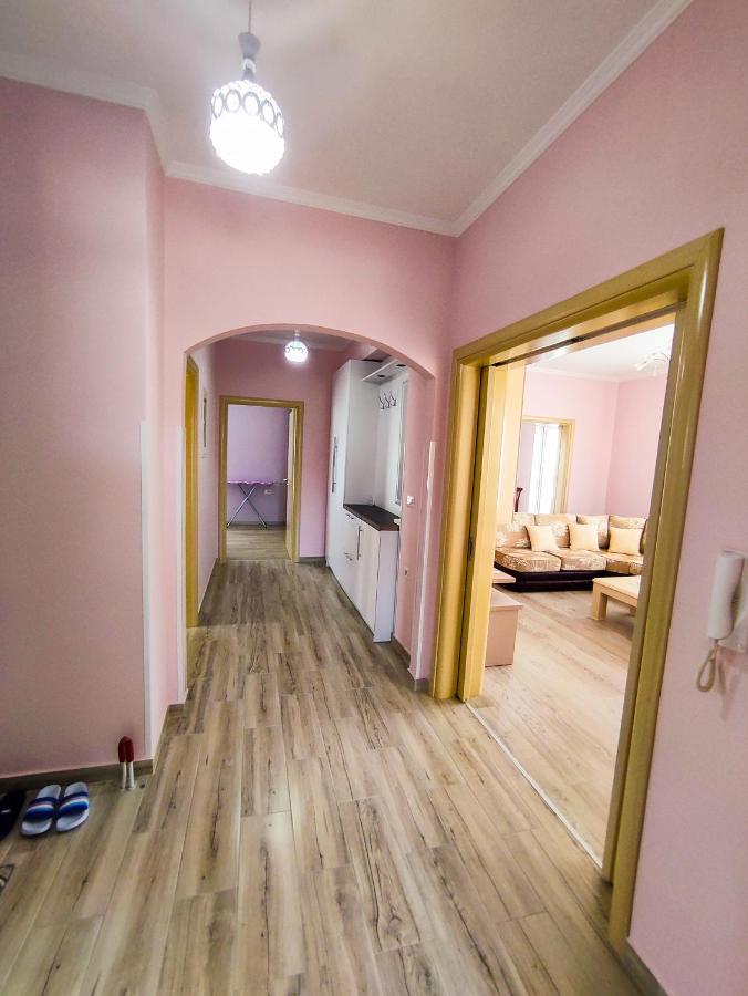 Cheerful 2 Bedroom Villa With Free Parking. ジロカストラ エクステリア 写真